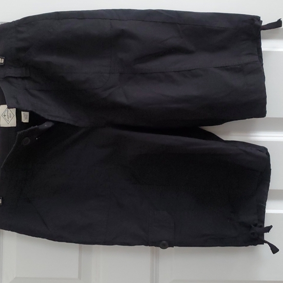 St. Johnson Bay size 8, black shorts - Picture 6 of 8